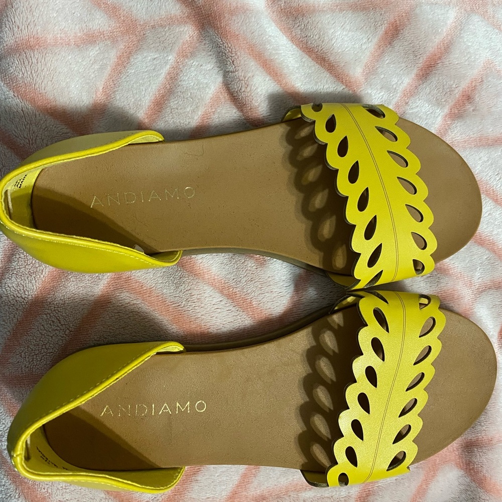 Yellow Andiamo sandals, size 5 1/2